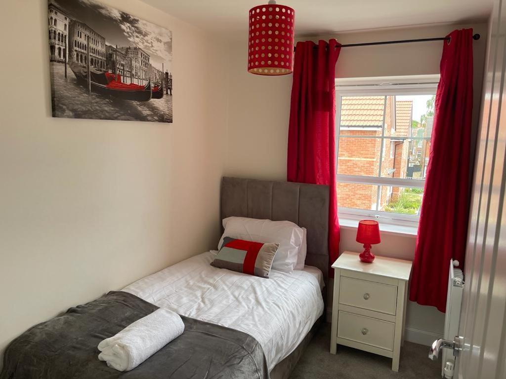 הוילה Stunning 3-Bed Risa House In Beeston נוטינגהאם מראה חיצוני תמונה